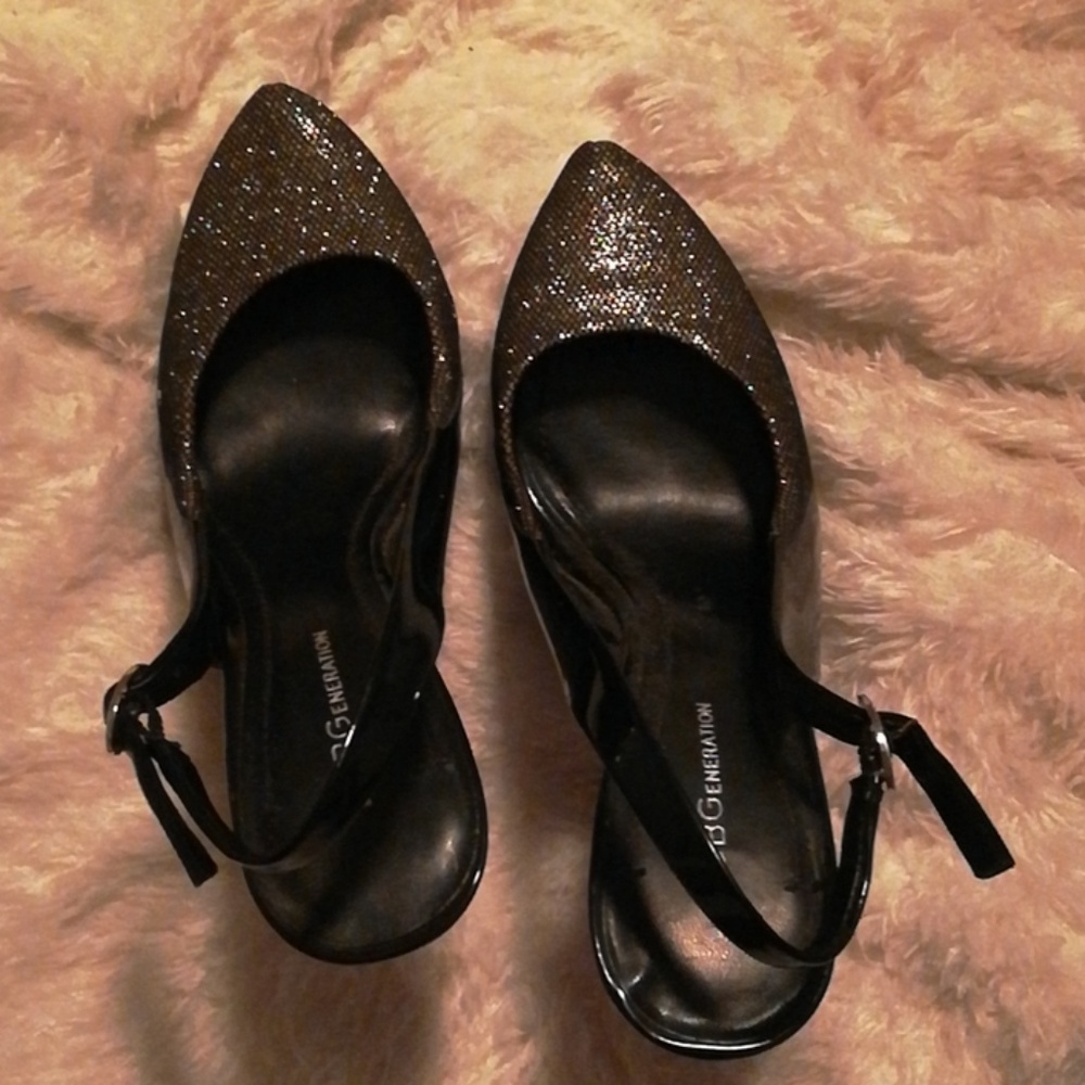 🔴  2 X $40 BCBGeneration pointy heels
